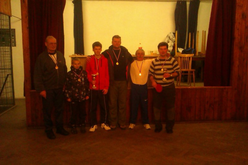 Vyhodnotenie súťaže v PING-PONGU o pohár starostu obce Vojkovce v roku 2013